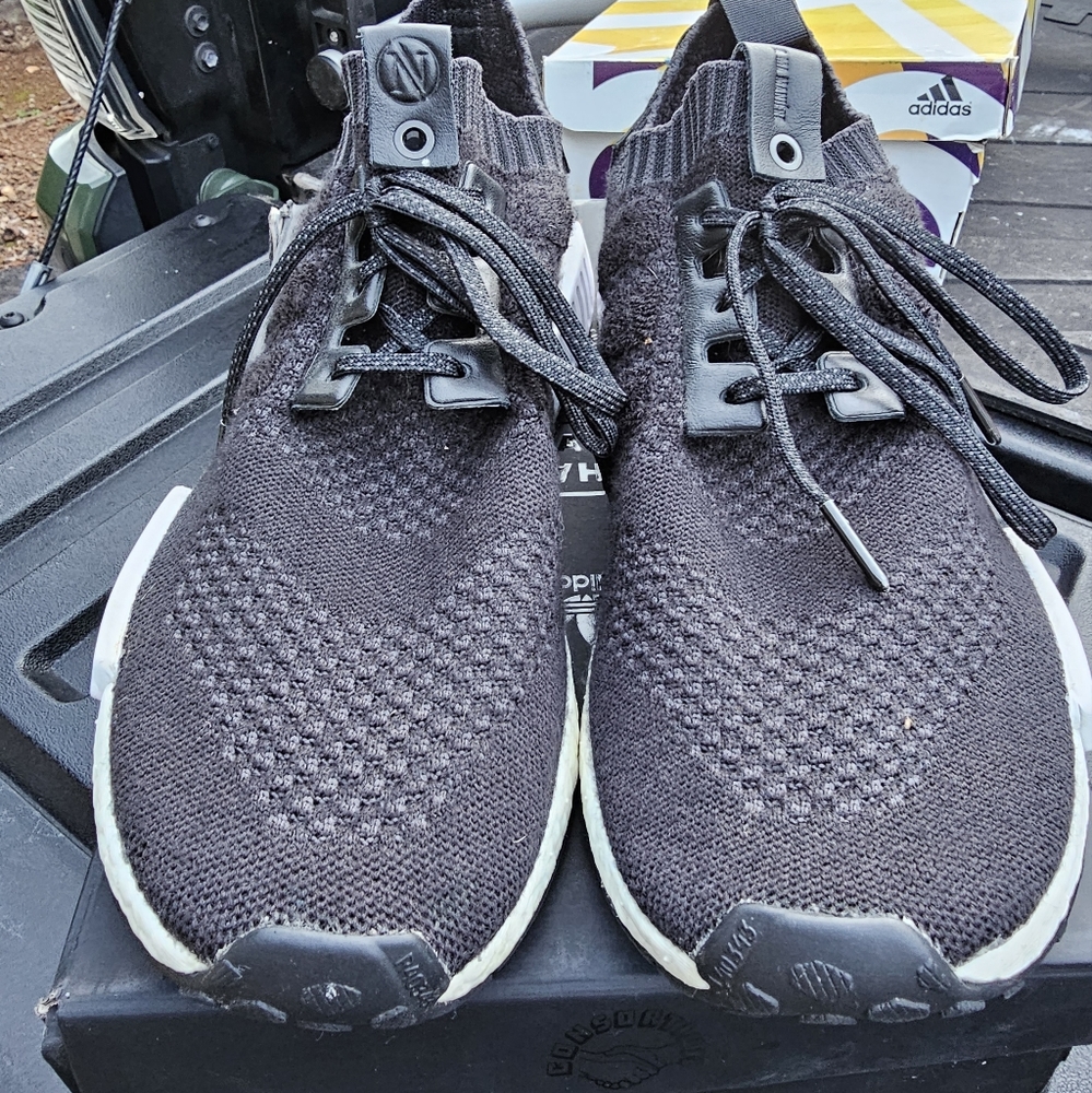 Adidas NMD R2 Primeknit X A Ma Maniere X Invincible "Core Black"